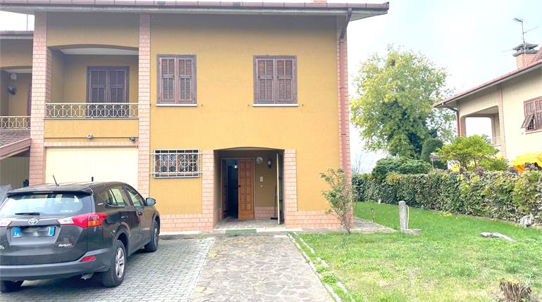 Villa in Vendita a Basaluzzo (AL)